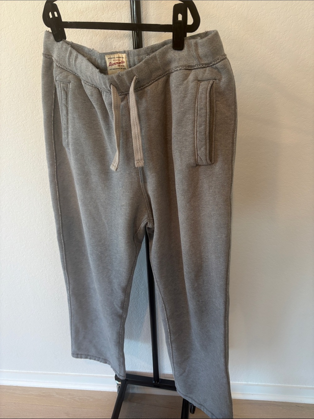 Abercrombie & Fitch Men’s Heather Gray Drawstring Joggers